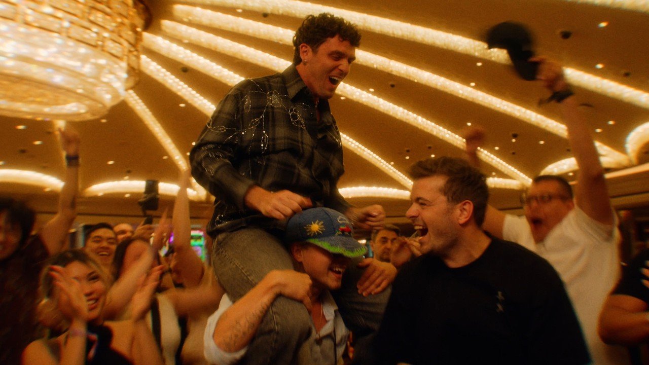 Martin Garrix & Lauv - MAD (Official Video)